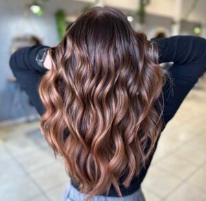 Read more about the article Balayage o shatush: differenze, tecniche e come scegliere